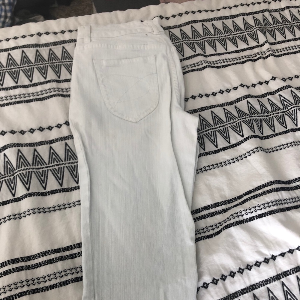 Women’s white denim. Size 00. Short.